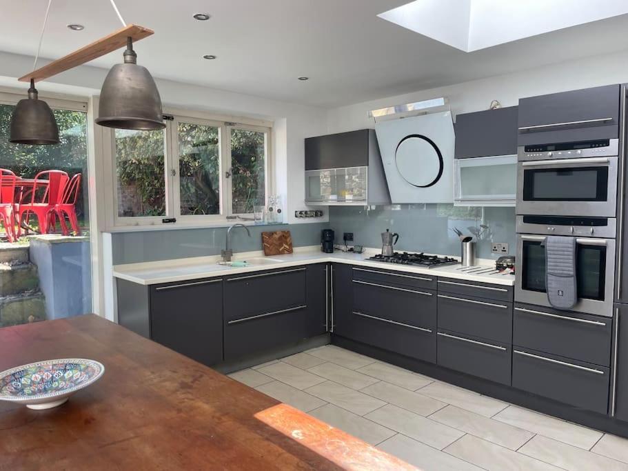 הוילה Beautiful London Victorian House, Sleeps 12 מראה חיצוני תמונה